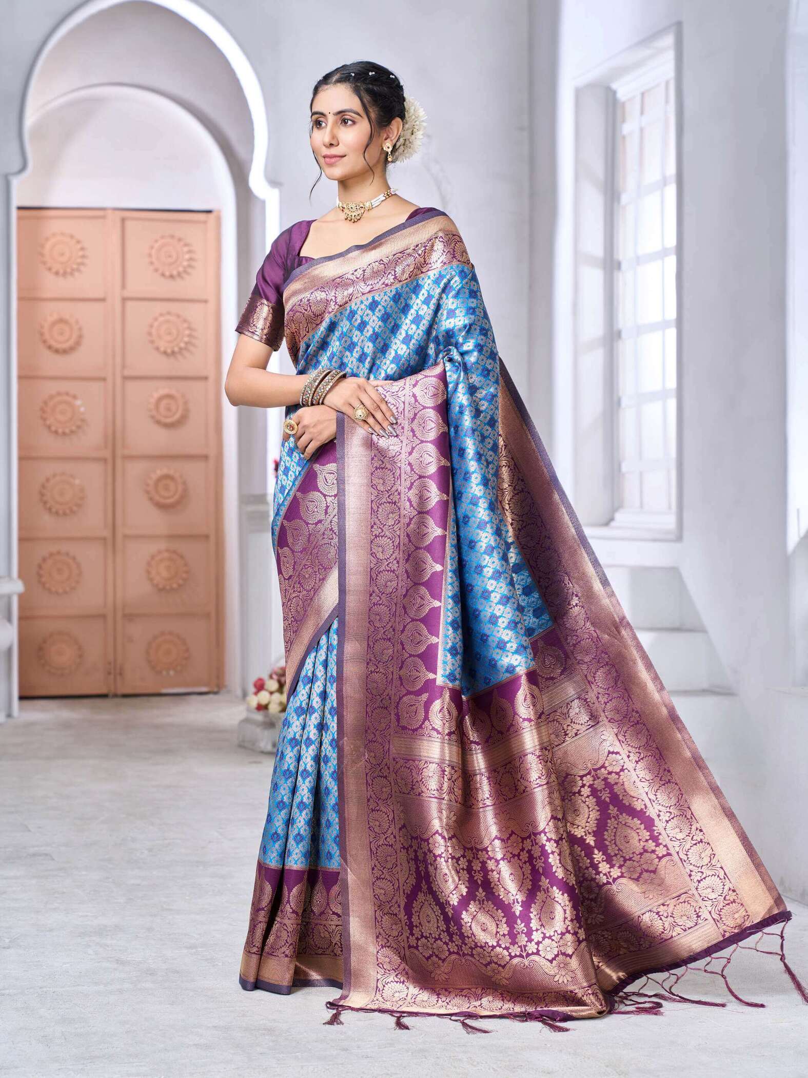 Groovy Firozi Soft Silk Saree With Enigmatic Blouse Piece