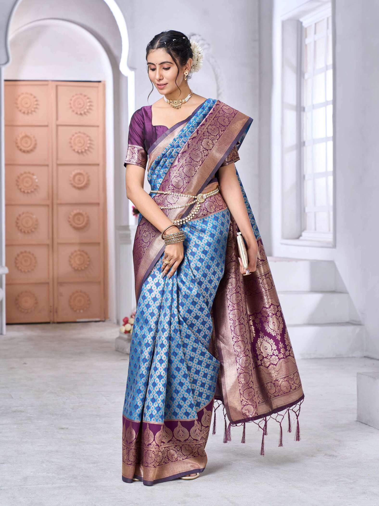 Groovy Firozi Soft Silk Saree With Enigmatic Blouse Piece