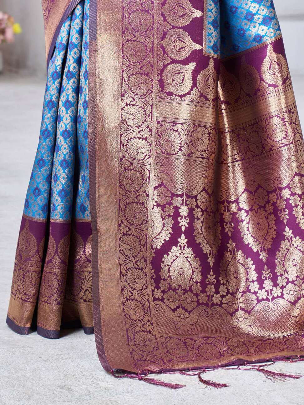 Groovy Firozi Soft Silk Saree With Enigmatic Blouse Piece
