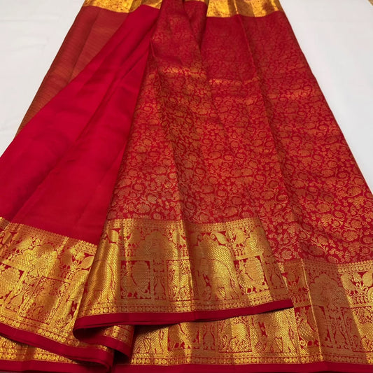 Enamoring Red Soft Banarasi Silk Saree With Arresting Blouse Piece