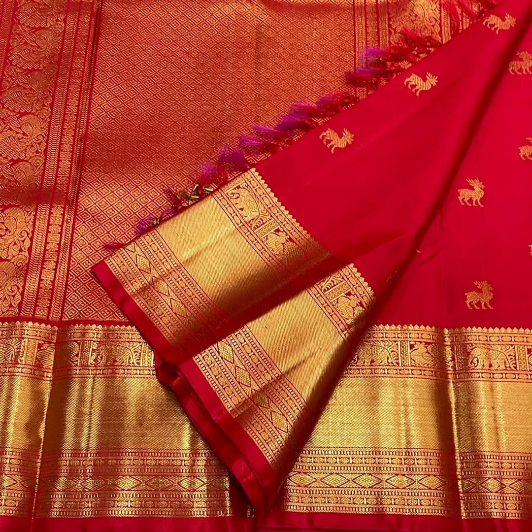 Scrumptious Red Soft Banarasi Silk Saree With Demesne Blouse Piece