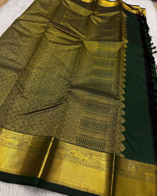 Engaging Dark Green Soft Banarasi Silk Saree With Charismatic Blouse Piece