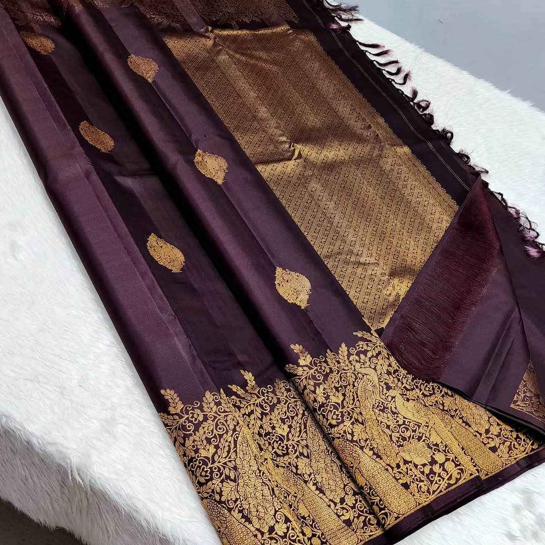 Prettiest Purple Soft Banarasi Silk Saree With Piquant Blouse Piece