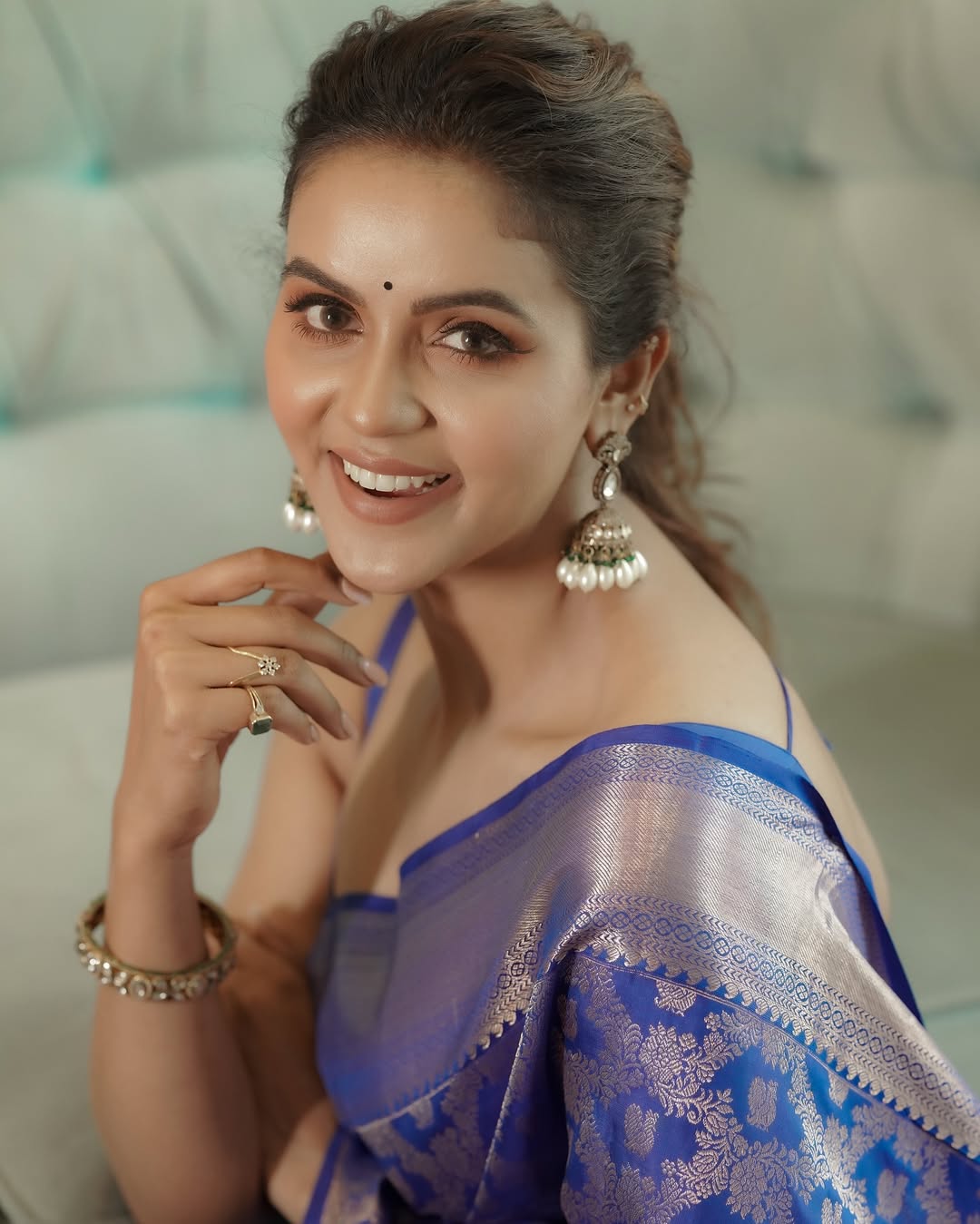 Lovely Royal Blue Soft Banarasi Silk Saree With Pleasurable Blouse Piece