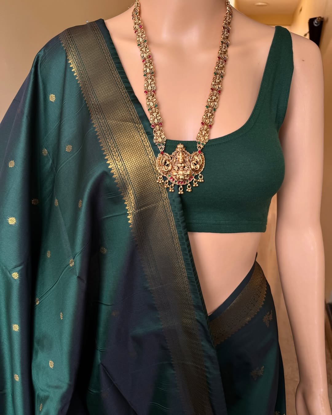 Stunning Dark Green Soft Banarasi Silk Saree With Mesmeric Blouse Piece