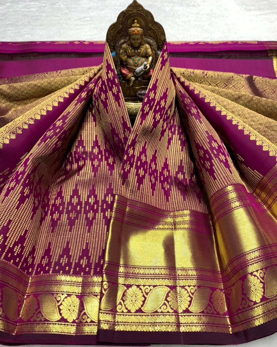 Deserving Pruple Soft Banarasi Silk Saree With Surreptitious Blouse Piece