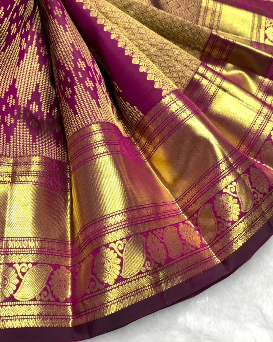 Deserving Pruple Soft Banarasi Silk Saree With Surreptitious Blouse Piece