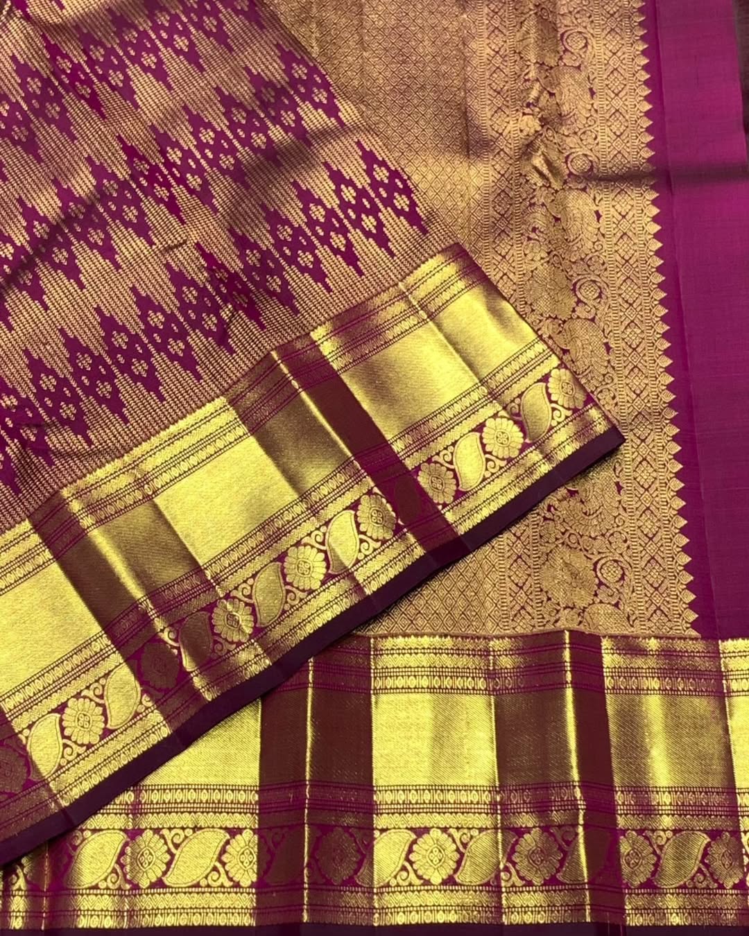 Deserving Pruple Soft Banarasi Silk Saree With Surreptitious Blouse Piece