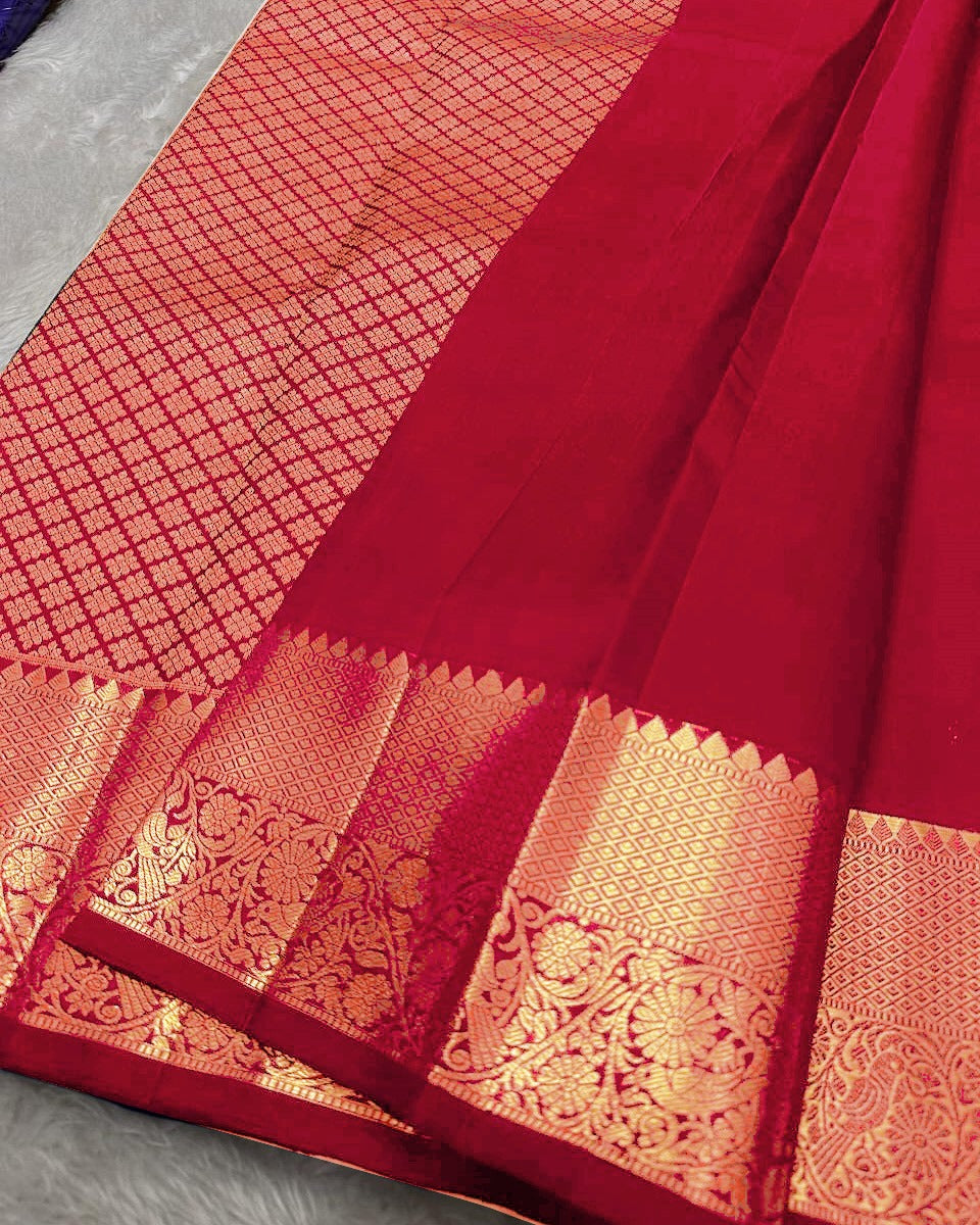 Eloquence Red Soft Banarasi Silk Saree With Delectable Blouse Piece
