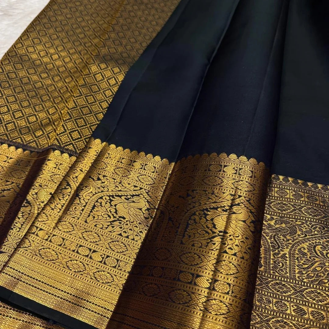 Unequalled Black Soft Banarasi Silk Saree With Piquant Blouse Piece