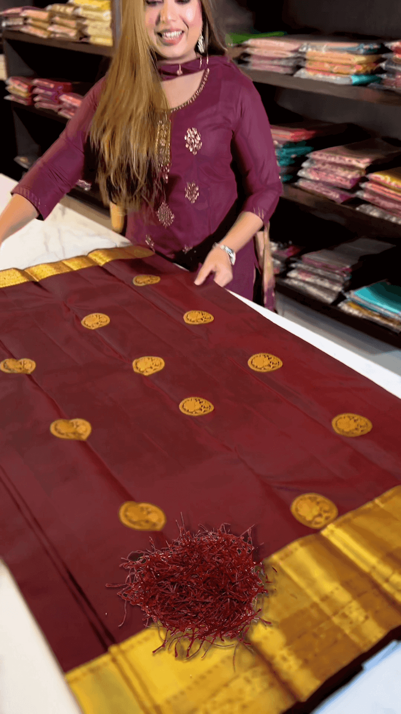 Tantalizing Maroon Soft Banarasi Silk Saree With Scintillating Blouse Piece