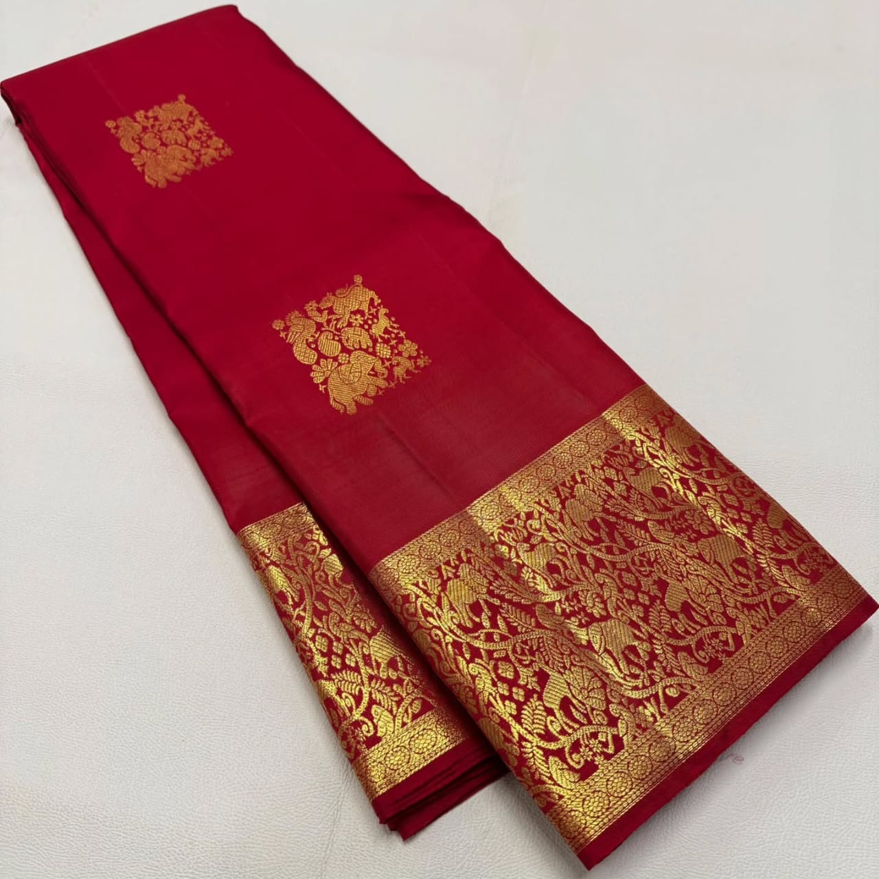 Stylish Red Soft Banarasi Silk Saree With Staring Blouse Piece