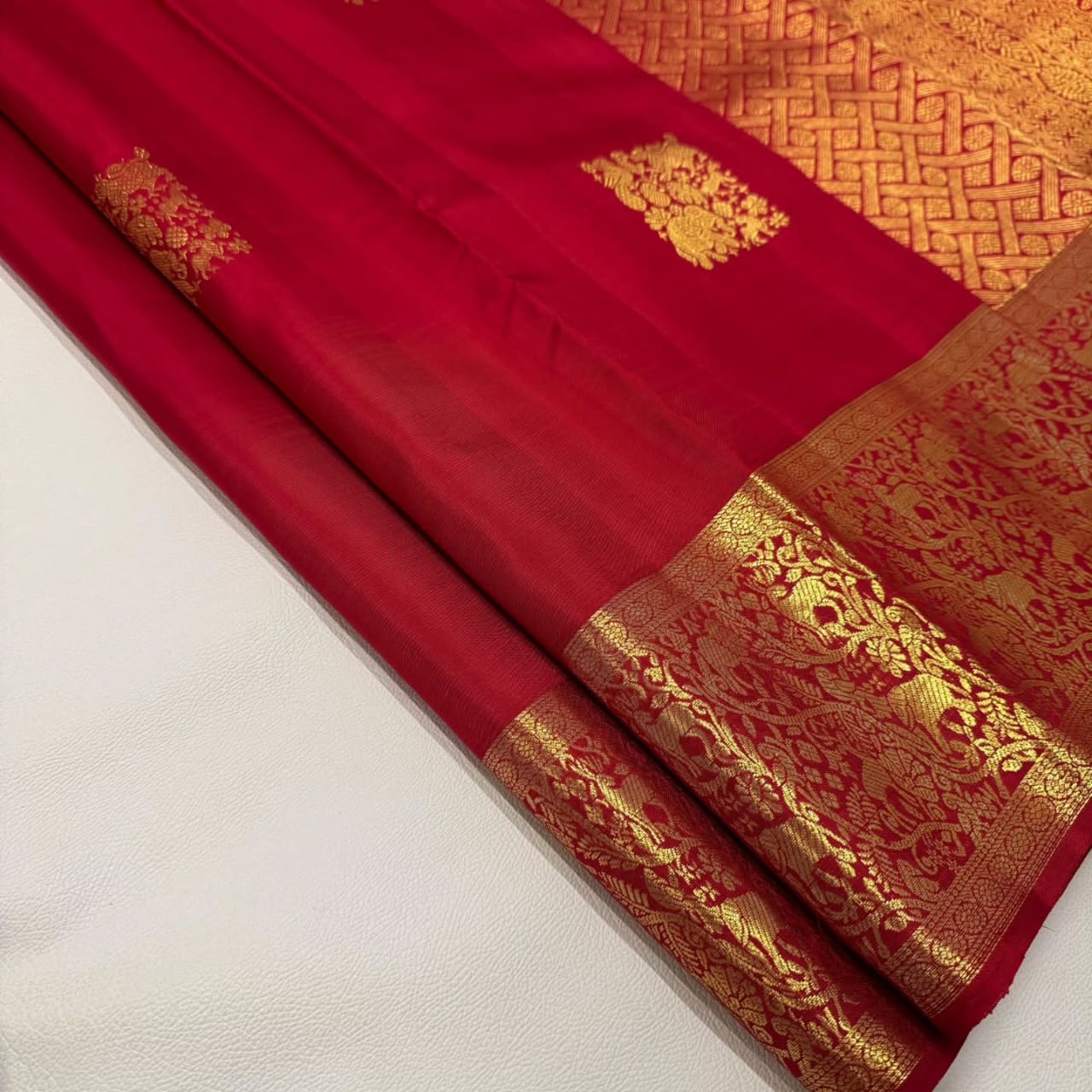 Stylish Red Soft Banarasi Silk Saree With Staring Blouse Piece