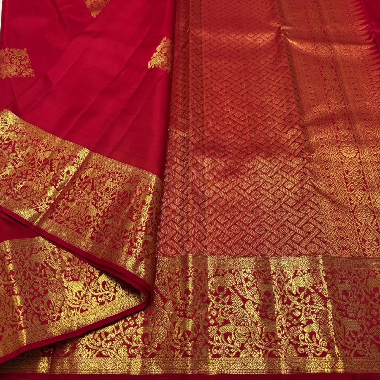 Stylish Red Soft Banarasi Silk Saree With Staring Blouse Piece