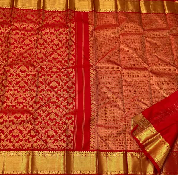 Opulent Red Soft Banarasi Silk Saree With Inspiring Blouse Piece