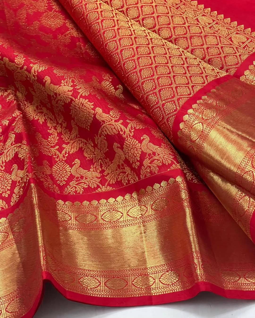 Opulent Red Soft Banarasi Silk Saree With Inspiring Blouse Piece