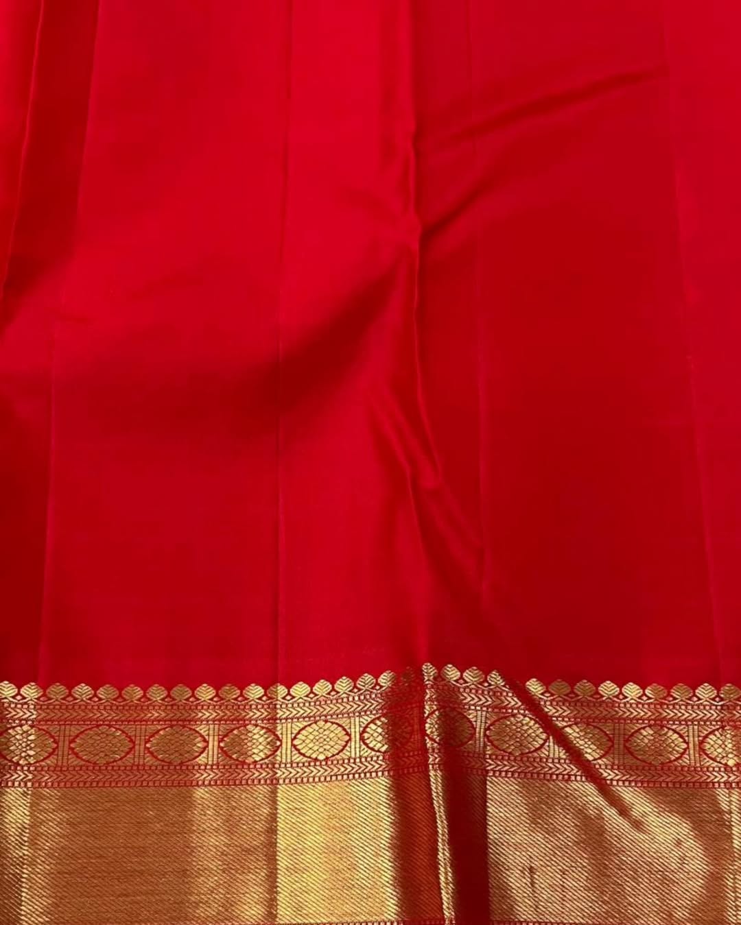 Opulent Red Soft Banarasi Silk Saree With Inspiring Blouse Piece