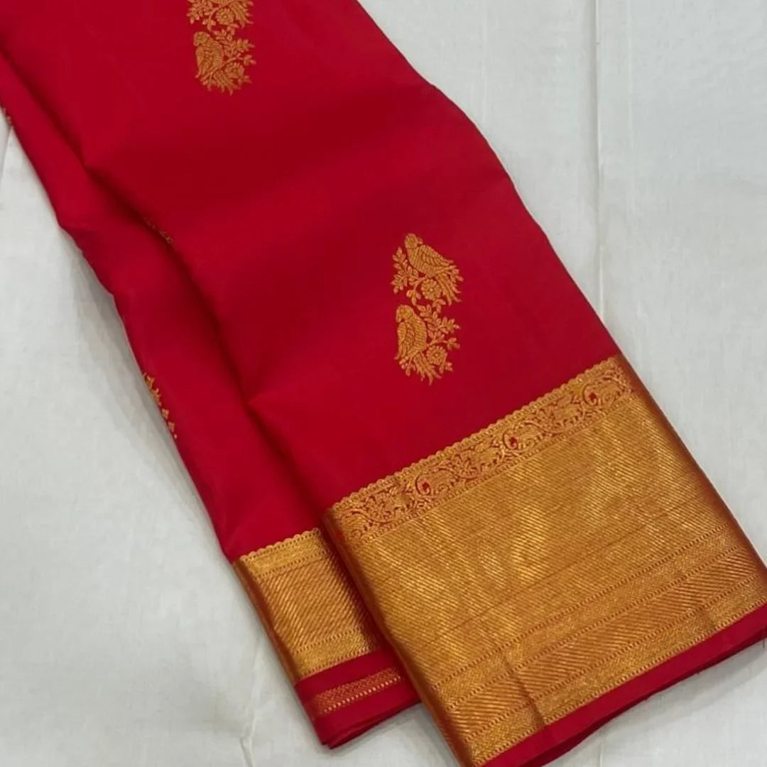 Gleaming Red Soft Banarasi Silk Saree With Exuberant Blouse Piece