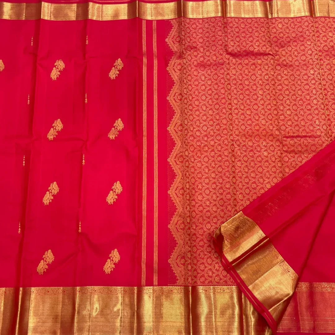 Gleaming Red Soft Banarasi Silk Saree With Exuberant Blouse Piece