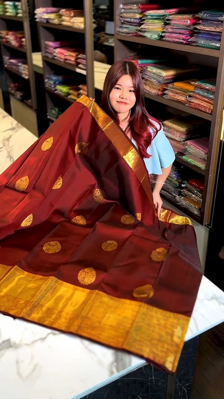 Elaborate Maroon Soft Banarasi Silk Saree With Resplendent Blouse Piece
