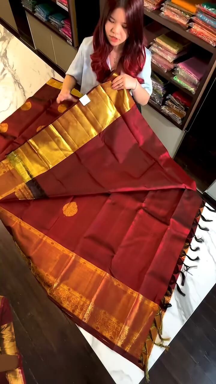 Elaborate Maroon Soft Banarasi Silk Saree With Resplendent Blouse Piece