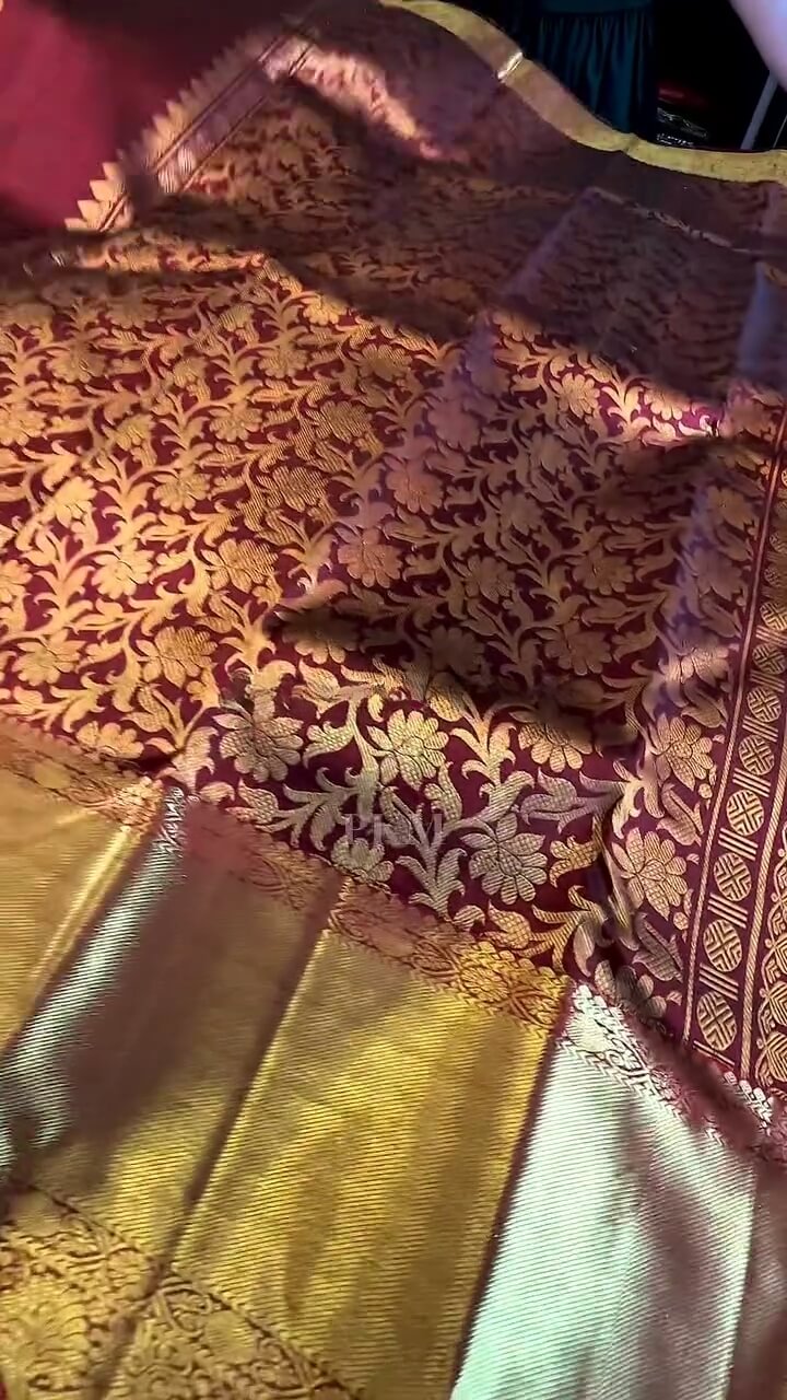 Elaborate Maroon Soft Banarasi Silk Saree With Resplendent Blouse Piece