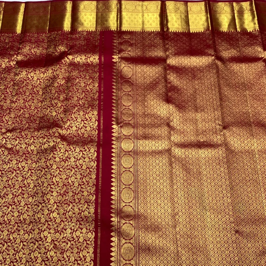 Ephemeral Red Soft Banarasi Silk Saree With Staggering Blouse Piece