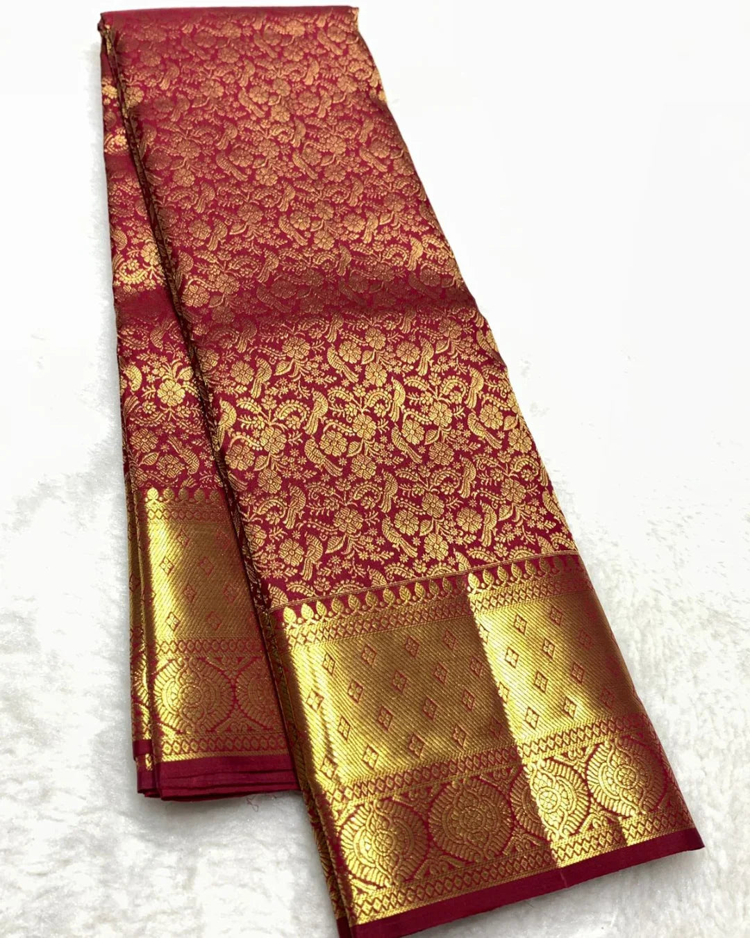 Ephemeral Red Soft Banarasi Silk Saree With Staggering Blouse Piece