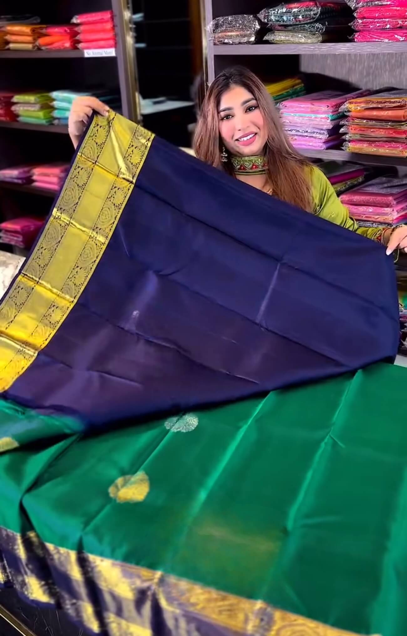 Forbearance Dark Green Soft Banarasi Silk Saree With Mesmeric Blouse Piece