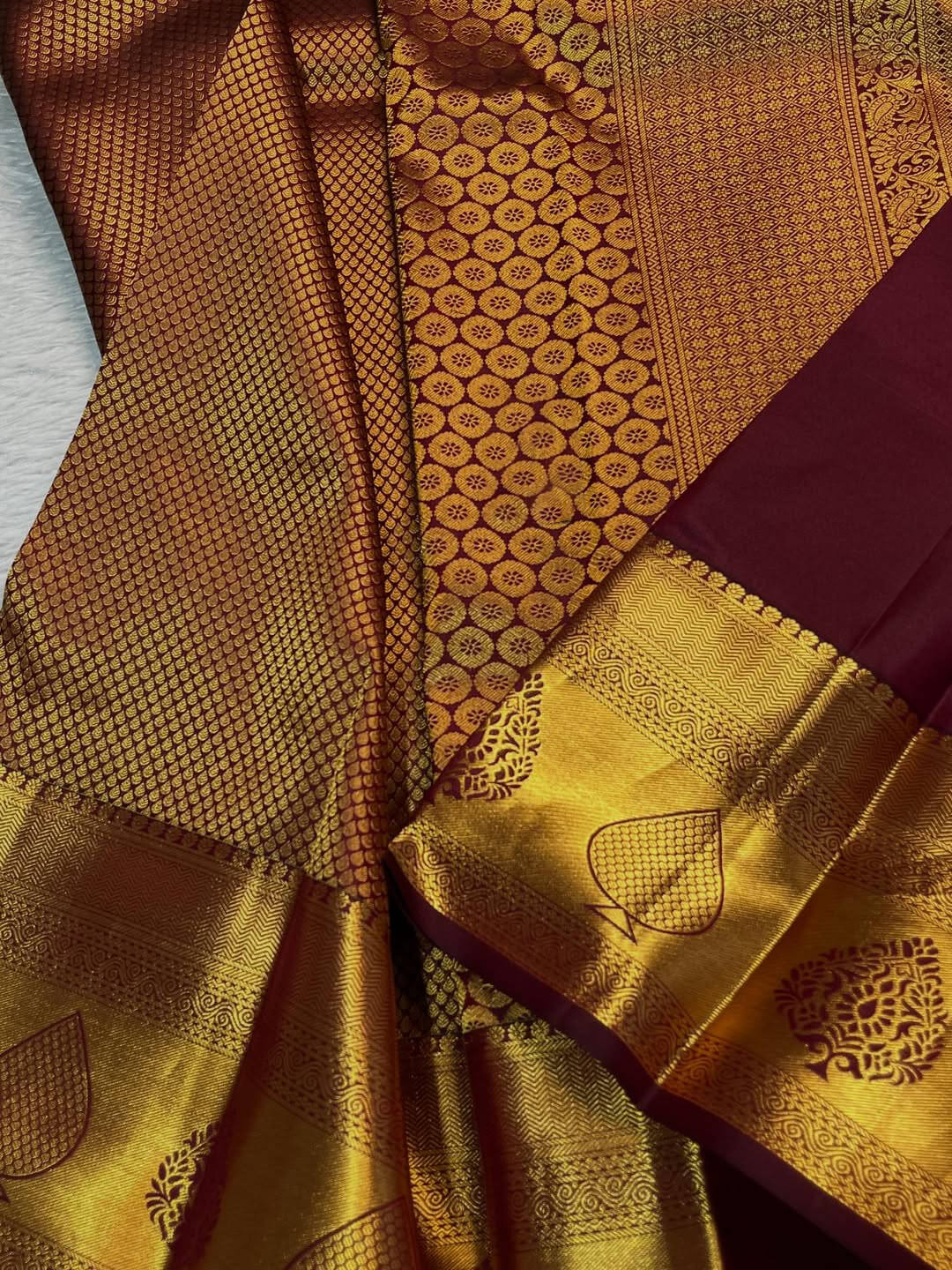 Dulcet Wine Soft Banarasi Silk Saree With Entrancing Blouse Piece