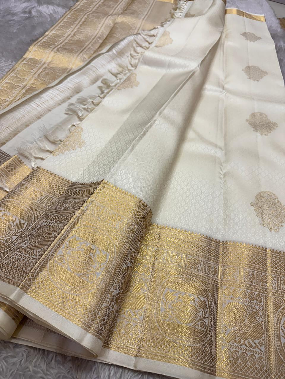 Most Flattering Beige Soft Banarasi Silk Saree With Splendiferous Blouse Piece
