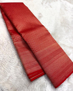 Ineffable Red Soft Banarasi Silk Saree With Piquant Blouse Piece