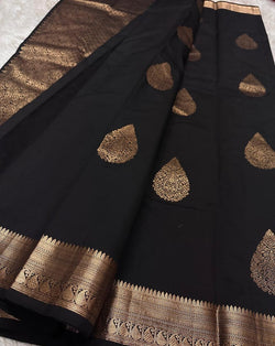 Entrancing Black Pure Zari Weaving Banarasi Silk Saree With Eye-catching Blouse Piece