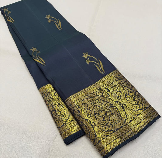 Beauteous Navy Blue Pure Zari Weaving Banarasi Silk Saree With Most Stunning Blouse Piece