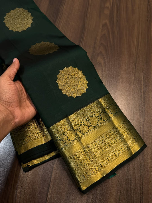 Wonderful Dark Green Pure Zari Weaving Banarasi Silk Saree With Sizzling Blouse Piece