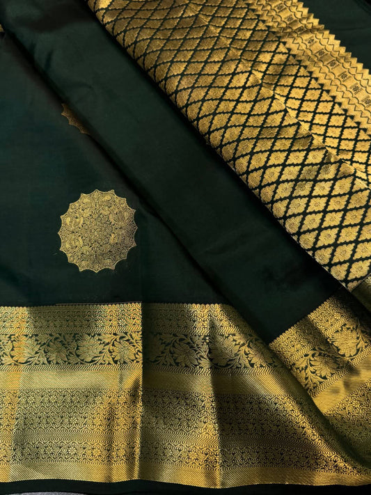 Wonderful Dark Green Pure Zari Weaving Banarasi Silk Saree With Sizzling Blouse Piece