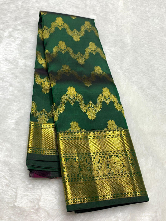Inimitable Dark Green Pure Zari Weaving Banarasi Silk Saree With Transcendent Blouse Piece