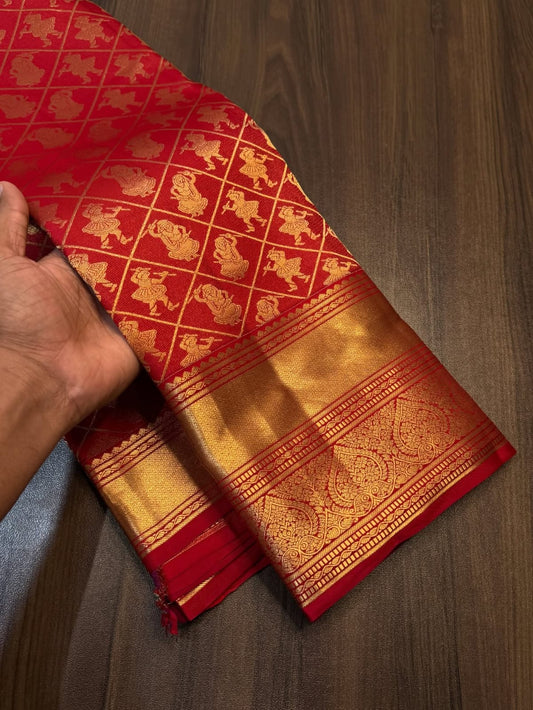 Extraordinary Red Pure Zari Weaving Banarasi Silk Saree With Stunner Blouse Piece