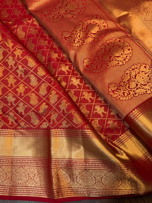 Extraordinary Red Pure Zari Weaving Banarasi Silk Saree With Stunner Blouse Piece