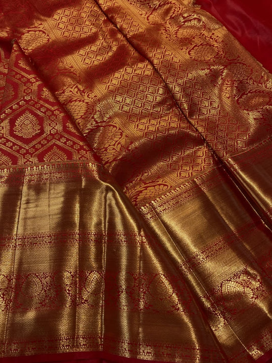 Scrupulous Red Pure Zari Weaving Banarasi Silk Saree With Gorgeous Blouse Piece