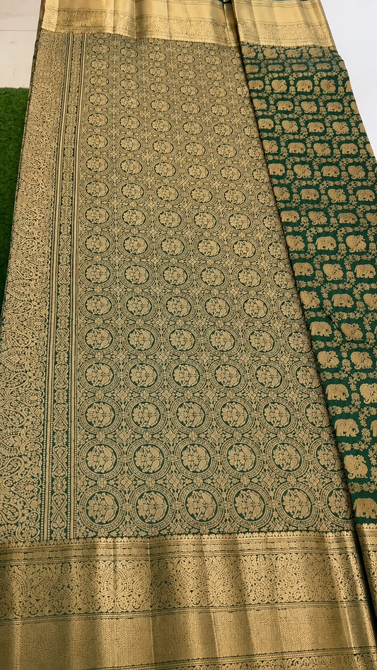Smart Dark Green Pure Banarasi Silk Saree With Demure Blouse Piece