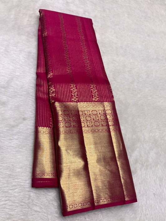 Hypnotic Dark Pink Pure Banarasi Silk Saree With Majesty Blouse Piece