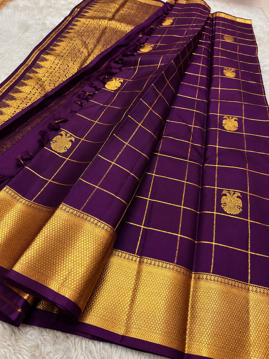 Confounding Purple Pure Zari Weaving Banarasi Silk Saree With Verdant Blouse Piece