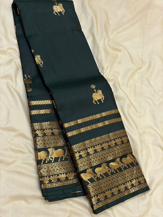 Artistic Dark Green Pure Banarasi Silk Saree With Proficient Blouse Piece