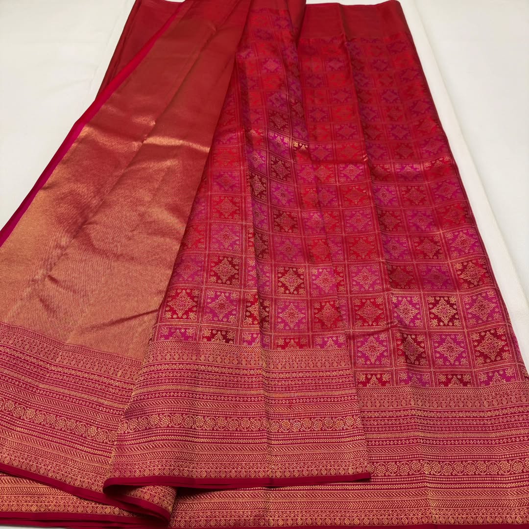 Surpassing Dark Pink Soft Banarasi Silk Saree With Eclat Blouse Piece