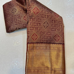 Ineffable Maroon Pure Zari Weaving Banarasi Silk Saree With Charismatic Blouse Piece
