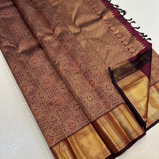 Ineffable Maroon Pure Zari Weaving Banarasi Silk Saree With Charismatic Blouse Piece