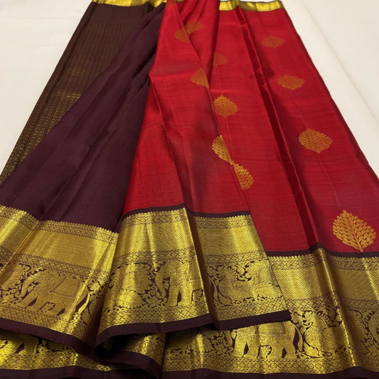 Pulsating Red Pure Zari Weaving Banarasi Silk Saree With Fragrant Blouse Piece
