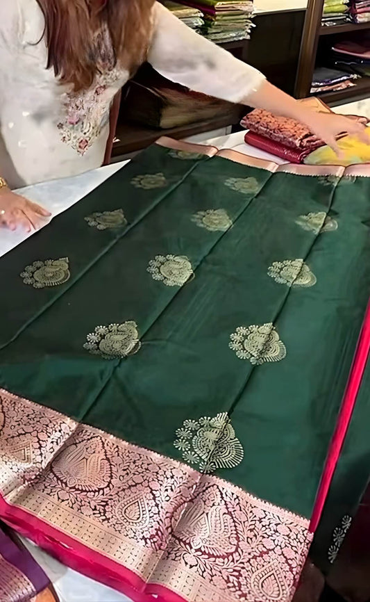 Eclat Dark Green Pure Zari Weaving Banarasi Silk Saree With Scintilla Blouse Piece