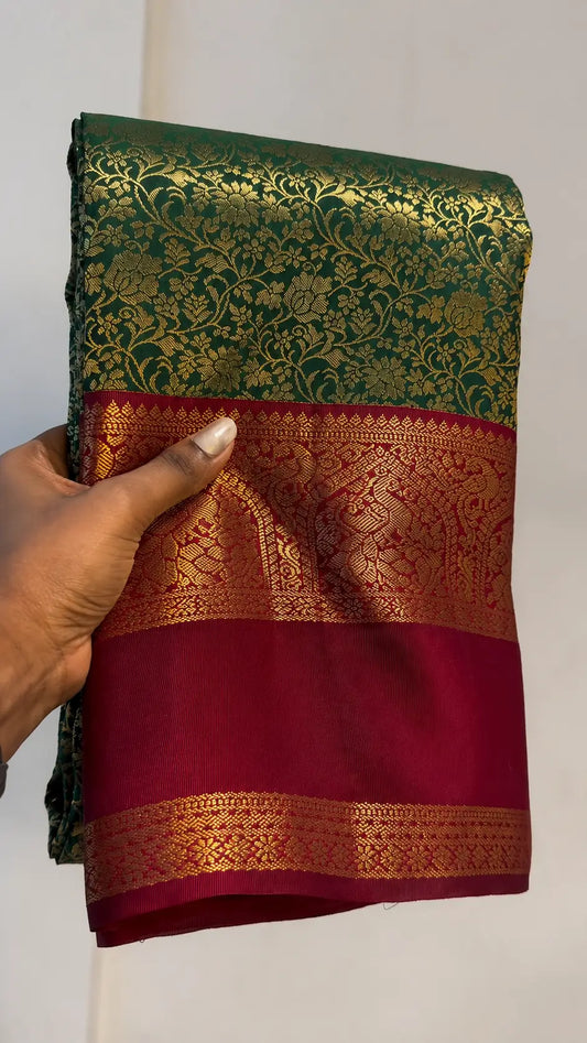 Stunner Dark Green Pure Zari Weaving Banarasi Silk Saree With Efflorescence Blouse Piece